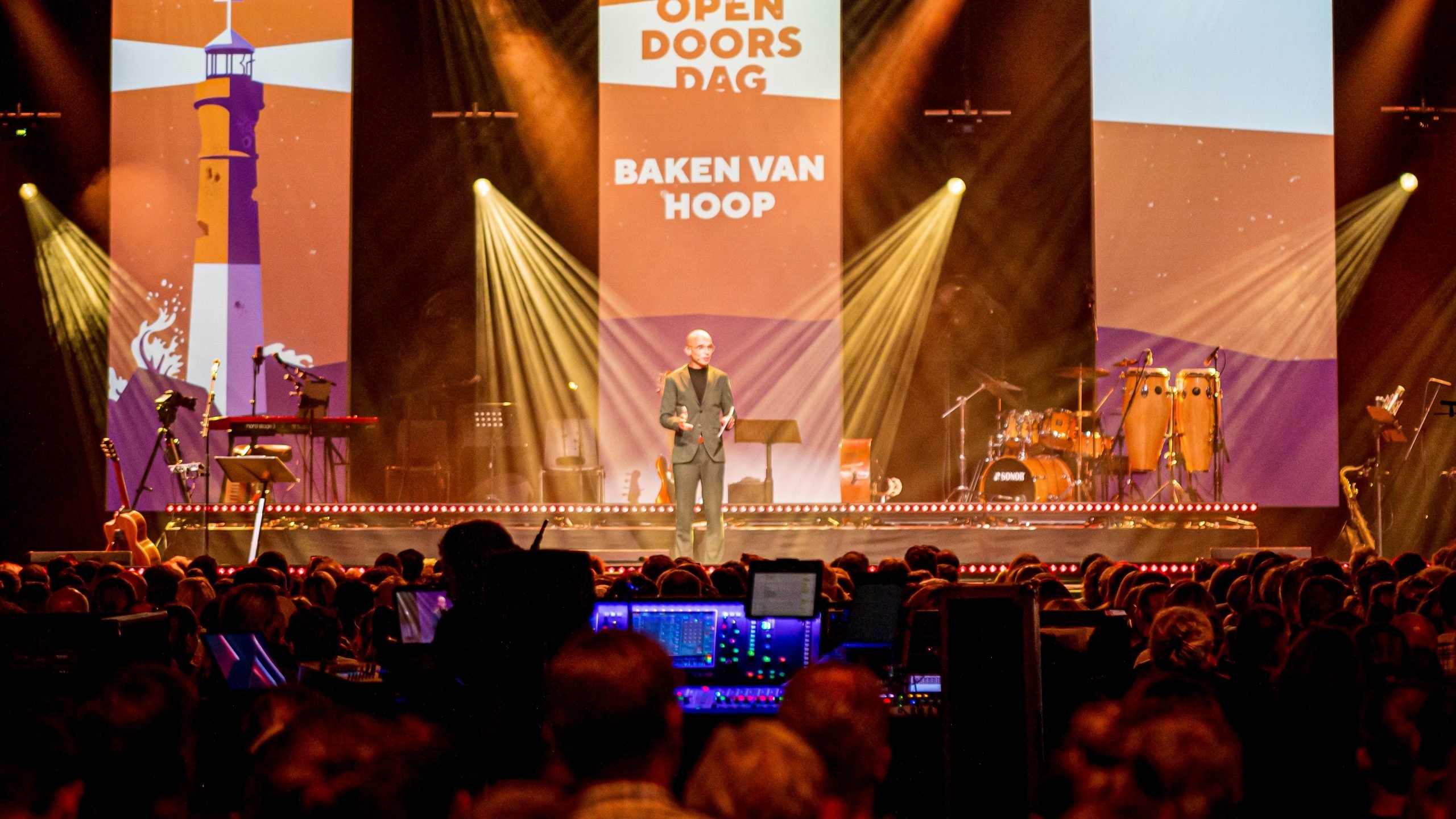 Simon Visser spreekt op de Open Doors-dag