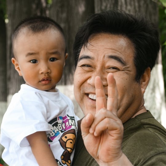 David met zijn zoon in China