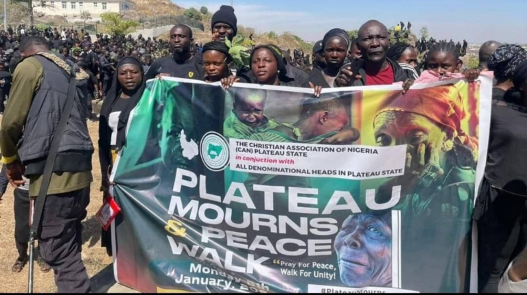 Met een vredesmars protesteren Nigeriaanse christenen tegen reeks aanslagen in Plateau State.