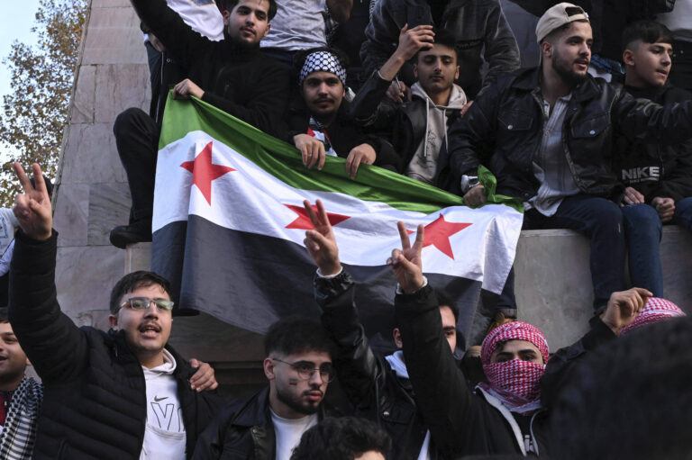 Syriërs in Istanbul vieren de val van het Assad-regime