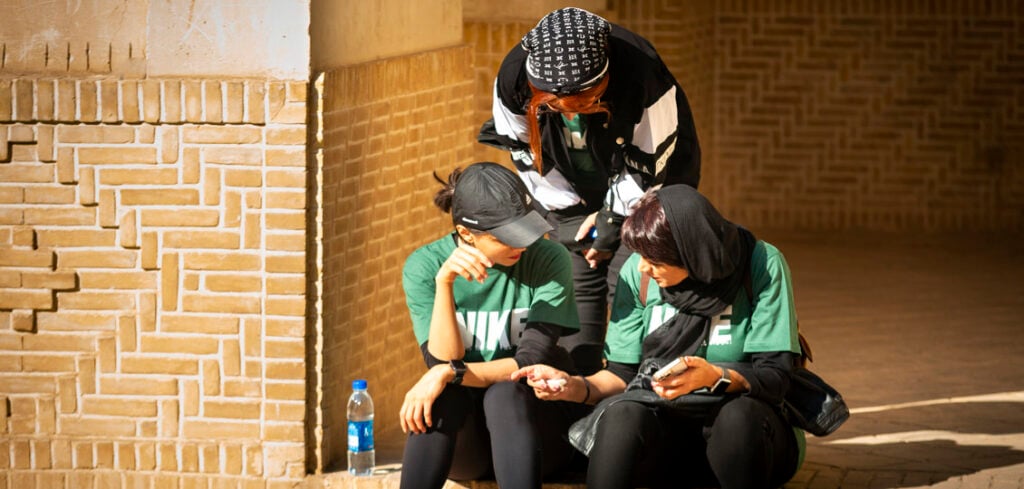 Iraanse vrouwen in gesprek