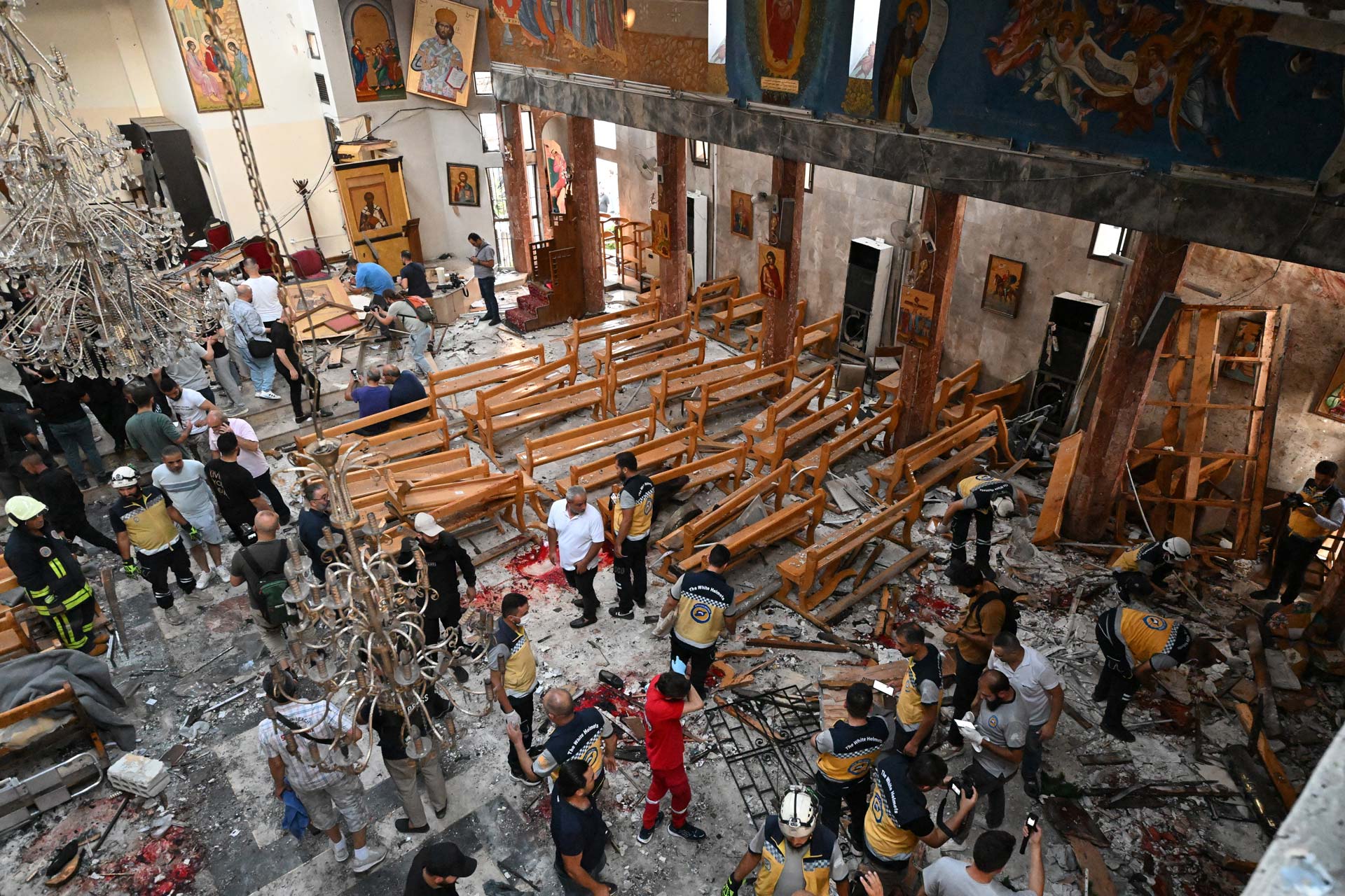 Ravage na bomaanslag kerk Damascus